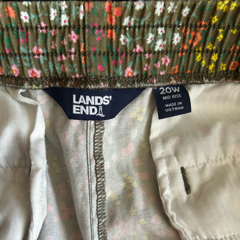 Lands End womens midrise size 20W gray/green floral shorts EUC - Picture 7 of 8
